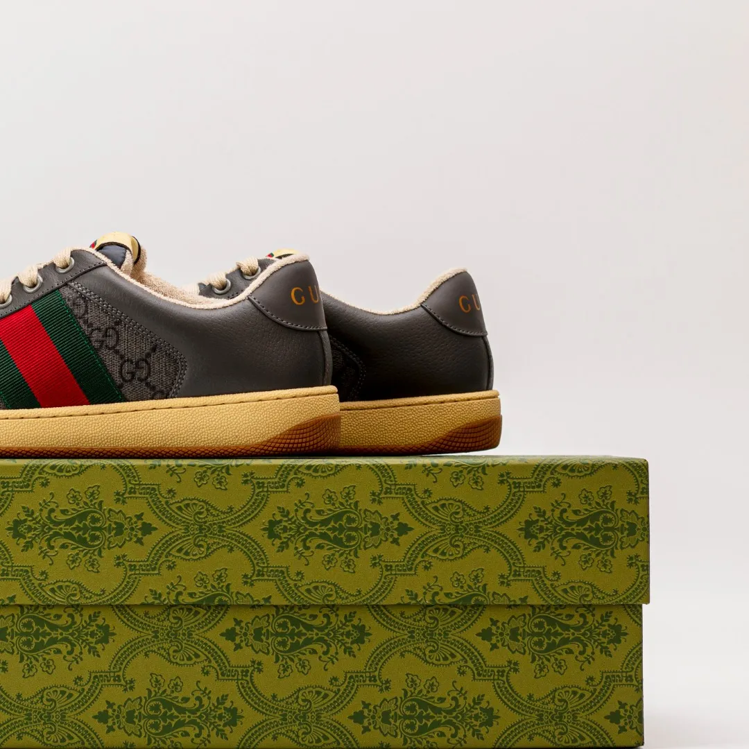 Factory price 580 [Higher version] GUCCI casual sports distressed small dirty shoes, polished cowhide fabric, hand-made distressed effect!  Original terry cloth, delicate, soft, comfortable and breathable. Privately molded steel-stamped two-color original TPU outsole (lower layer is wider, upper layer is narrower) to differentiate the wrong version of the outsole in the market. Fabric, material, outsole, detail comparison SIZE: 34-41, 38-45 regular size (women's 34, 41, men's 38, 45 customized, non-returnable and non-exchangeable) (women's colors and men's models need to be customized)